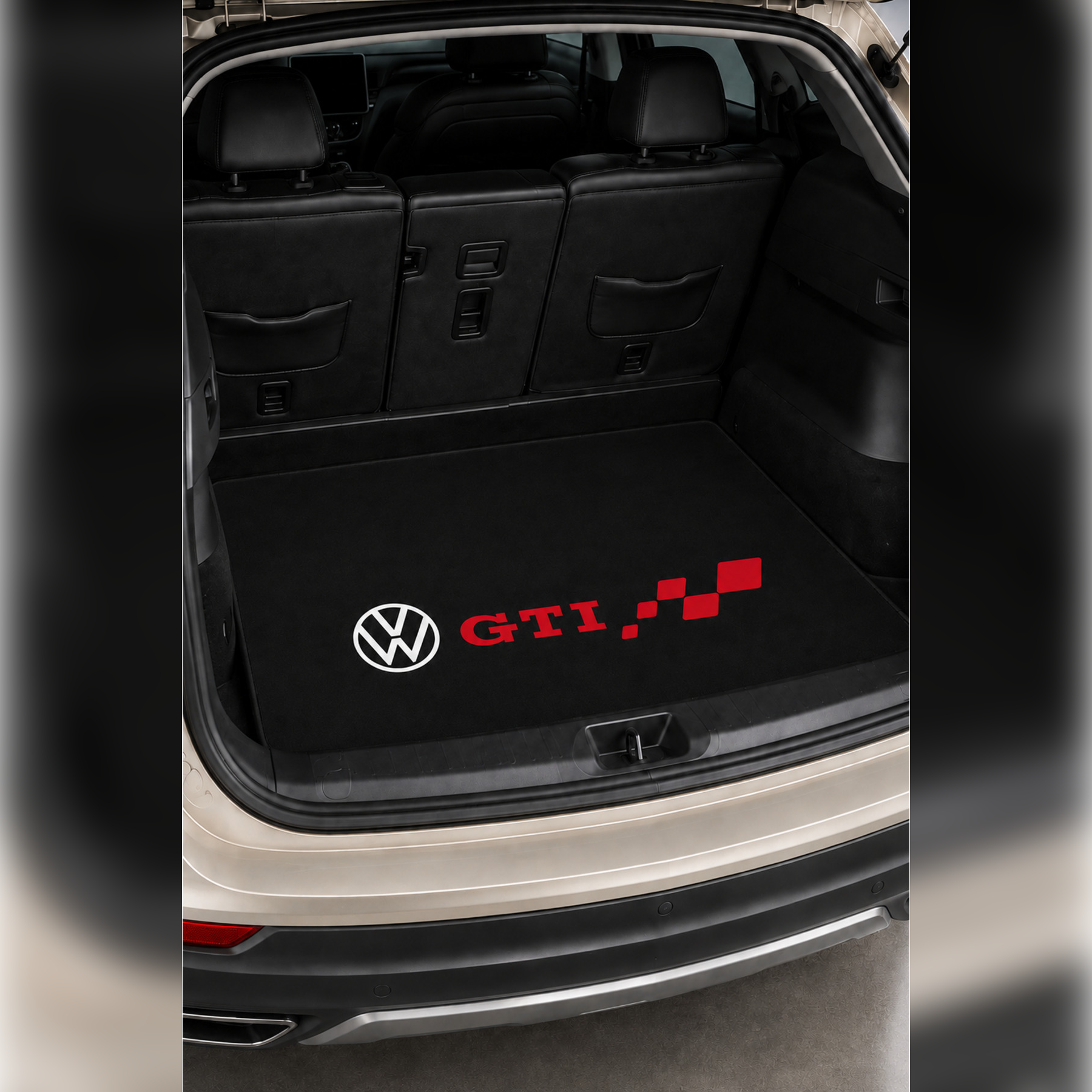 Volkswagen GTI Temalı Universal Araç Bagaj Halısı | Bagaj Havuzu Halısı | Kaymaz Dot Taban | Premium Siyah | Tüm Marka ve Modellere Kişiye Özel Tasarım Yapılır