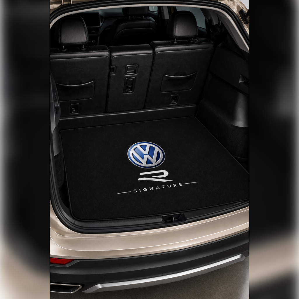 Volkswagen R Signature Temalı Universal Araç Bagaj Halısı | Bagaj Havuzu Halısı | Kaymaz Dot Taban | Premium Siyah | Tüm Marka ve Modellere Kişiye Özel Tasarım Yapılır