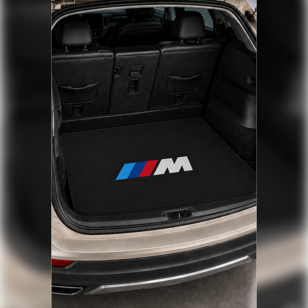 BMW M Temalı Universal Araç Bagaj Halısı | Bagaj Havuzu Halısı | Kaymaz Dot Taban | Premium Siyah | Tüm Marka ve Modellere Kişiye Özel Tasarım Yapılır
